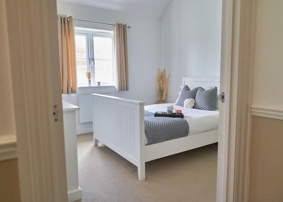 Stunning Luxury 2 Bed Apartment With En-Suite In Wokingham City Centre Exterior photo